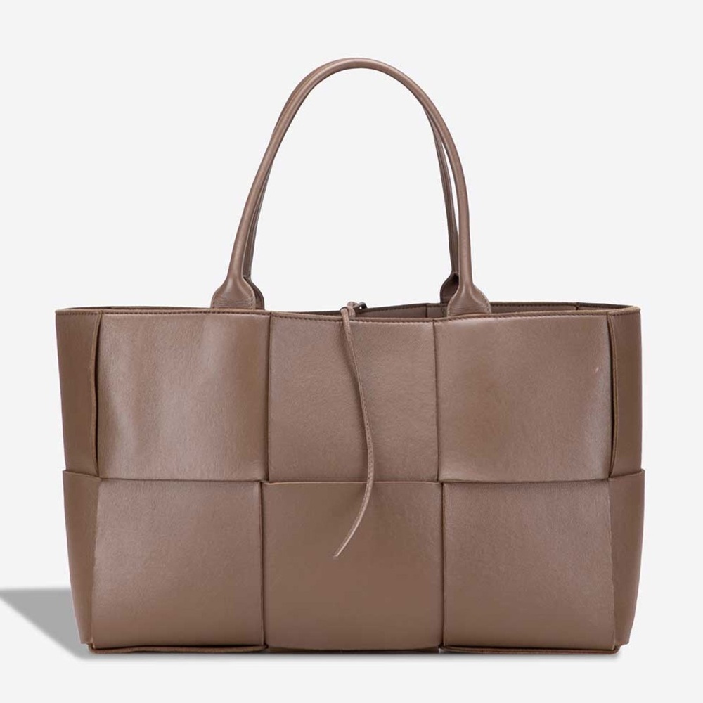 Bottega Veneta Medium Arco Tote Leather Bag